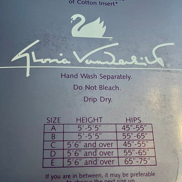 Gloria Vanderbilt Daysheer  Sandalfoot Pantyhose Size:  D, Color:   Taupe C-13 - Picture 8 of 12